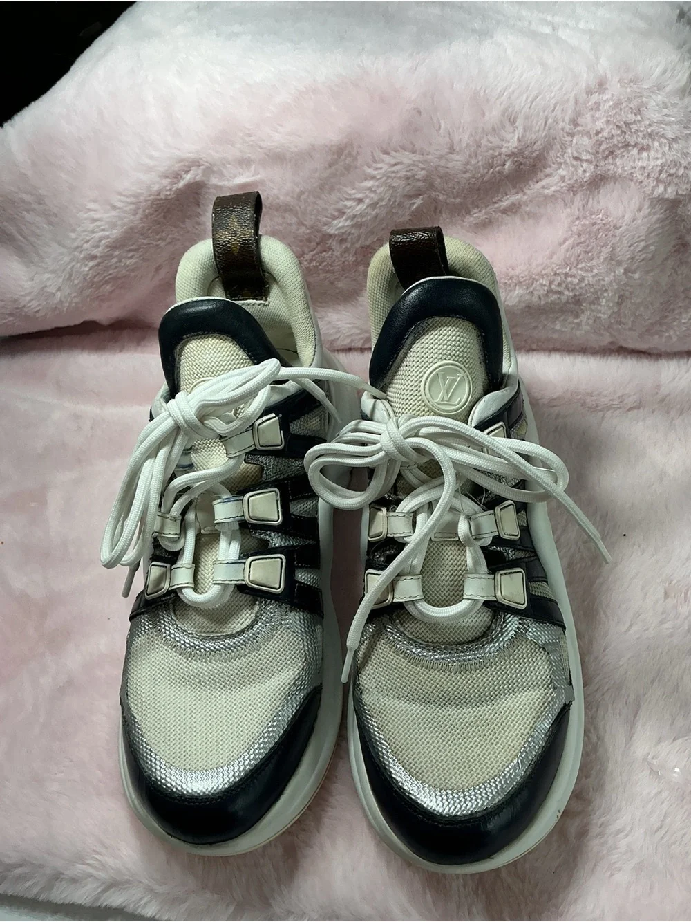 Louis Vuitton White and Black LV Logo Lace-Up Sneakers B13